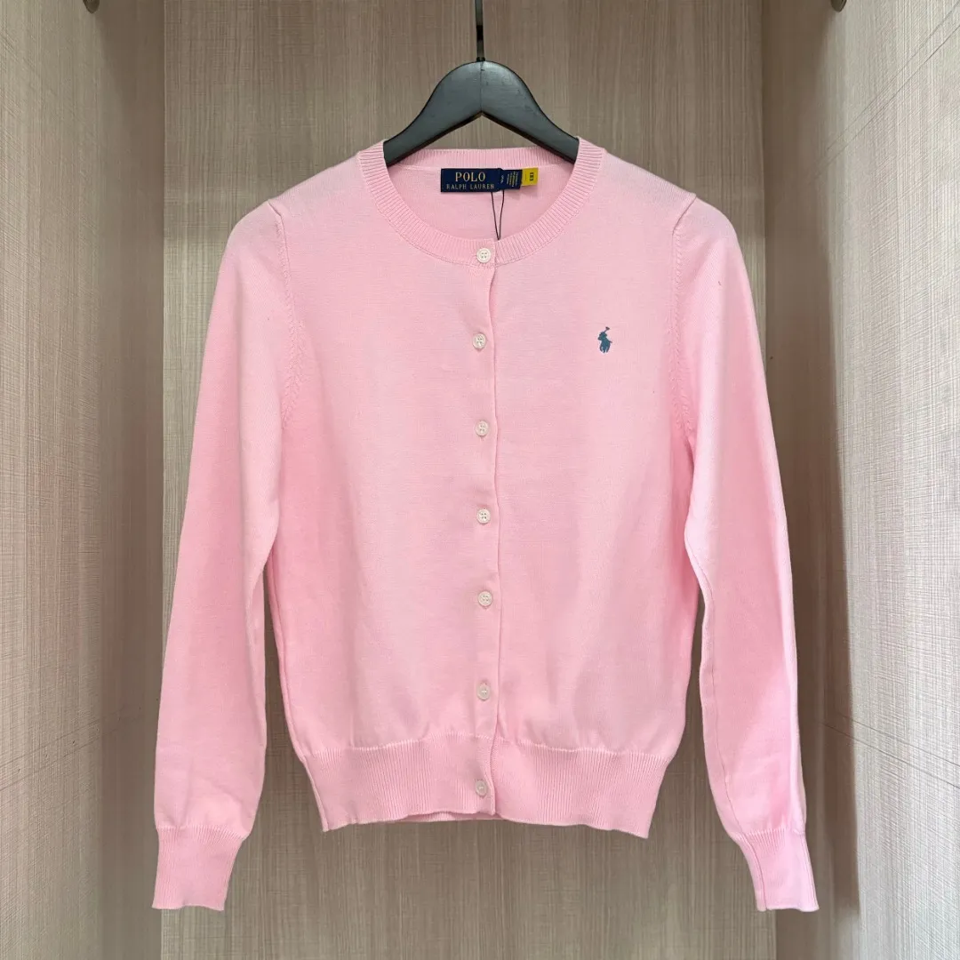 P174 RALPH LAUREN Ten Colors Classic Small Label Embroidery High-Precision Knitted Cardigan Round Neck Long Sleeve Button Knitted Sweater Tops for Men and Women Ten Colors Colors: White Black Navy Gray Pink Red Khaki Blue Green Dark Green Size: S M L XL Material: Cotton Weight: 320g